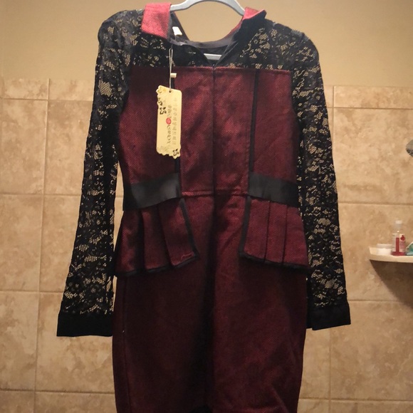 Gorgeous NWT red and black lace dress size medium. - Picture 3 of 4